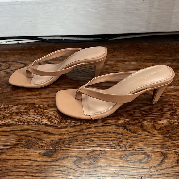 BCBG kitten Heels - Picture 2 of 4